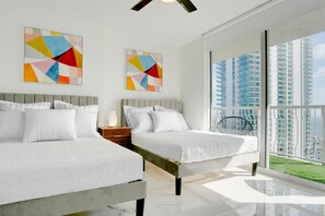 3 عدّة غرف نوم ومكتب ومكواة/لوح كي وسرير سفر