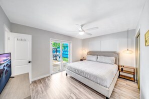 4 bedrooms, iron/ironing board, travel cot, free WiFi - Heated Pool! Close To Beach & Shops! (Dania Beach)