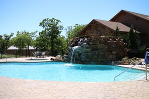 Outdoor pool - Large rustic lodge, sleeps 44. Only 12 minutes from downtown Tulsa  (Tulsa)
