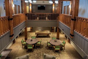 Game room - Large rustic lodge, sleeps 44. Only 12 minutes from downtown Tulsa  (Tulsa)