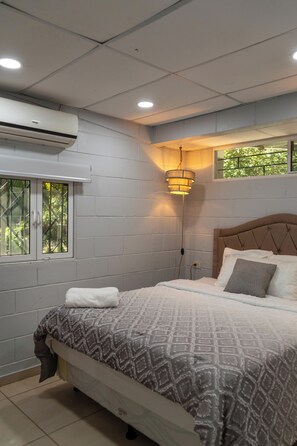 3 bedrooms, desk, iron/ironing board, free WiFi