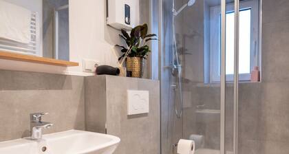 Studio Augusta: modern, vollausgestattet, Rhein 50m, Business & Privat, all-inkl