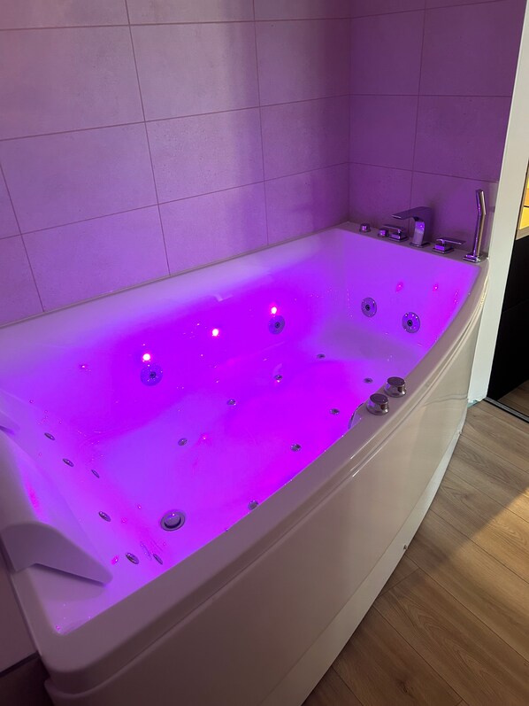 Jetted bath, hair dryer, towels, soap