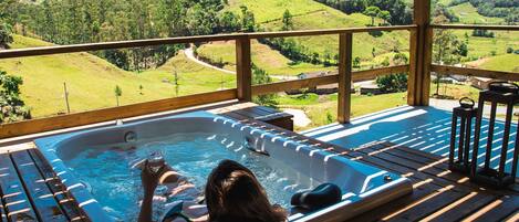 Honeymoon Cabin | Private spa tub