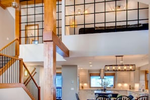 Apartment, Balkon, Bergblick | Wohnbereich