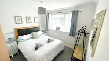 2 bedrooms, desk, iron/ironing board, travel cot