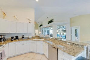 Fridge, microwave, oven, stovetop - The Terrazzo Home – Breezy Coastal Style Pool Retreat in Quiet Briarwood, Naples (Naples)