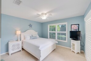 4 bedrooms, desk, iron/ironing board, free WiFi - The Terrazzo Home – Breezy Coastal Style Pool Retreat in Quiet Briarwood, Naples (Naples)