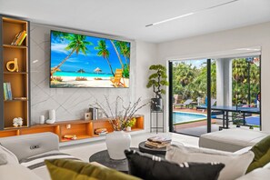 Smart TV, fireplace, table tennis