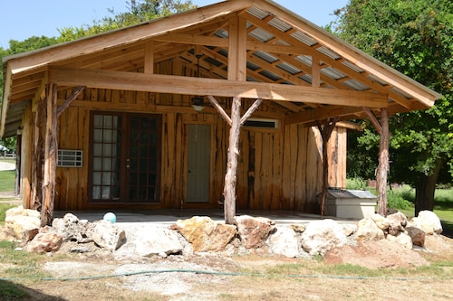 Cozy Couples Cabin New Braunfels, on Lake Dunlap