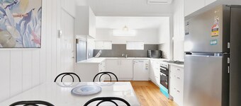 Quaint, Cute, Pet Friendly Cottage Near The Beach