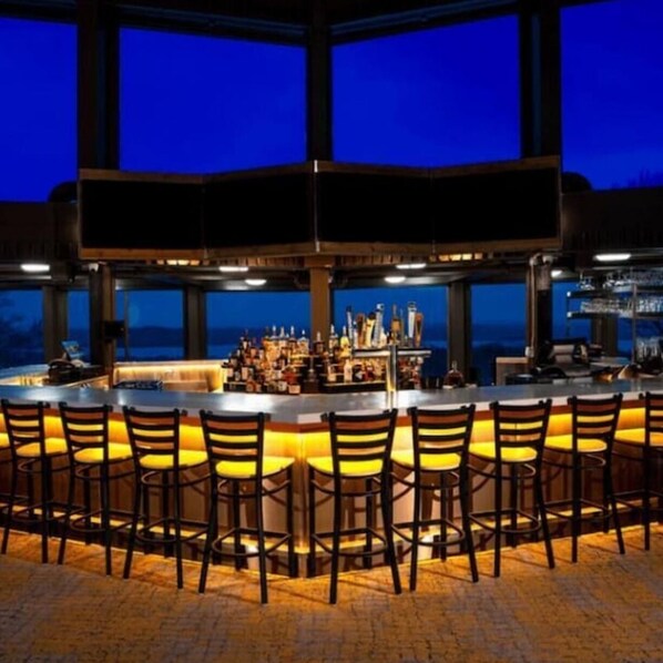 Bar (on property) - Newly Renovated Condo in Shanty Creek, Bellaire, MI (Bellaire)