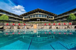 Indoor pool, outdoor pool