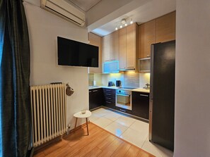 Fridge, oven, stovetop, toaster