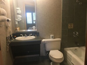 Hair dryer, towels, soap, shampoo - Spacious lodge with 18 bedrooms, large living area with pool table and more! (Tulsa)