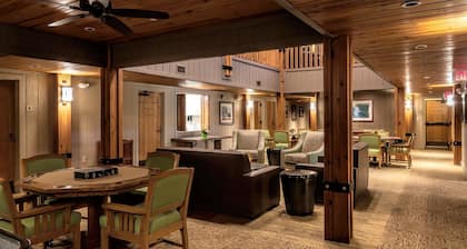 Spacious lodge with 18 bedrooms, large living area with pool table and more!