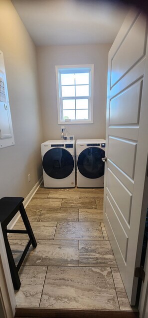 Interior - A picturesque getaway in a peaceful countryside lake setting. (Maysville)