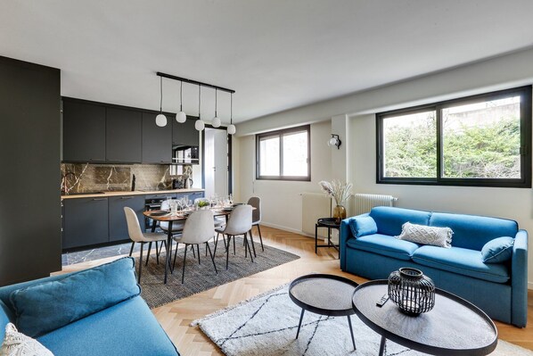 TV - TBS 84 - Elegant apartment near Place Trocadéro (Paris)