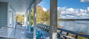 Bay Haven. Comfort, deck & water access.