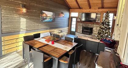 The Retreat at Eagles Landing. Cozy cabin in a beautiful and gated neighborhood,