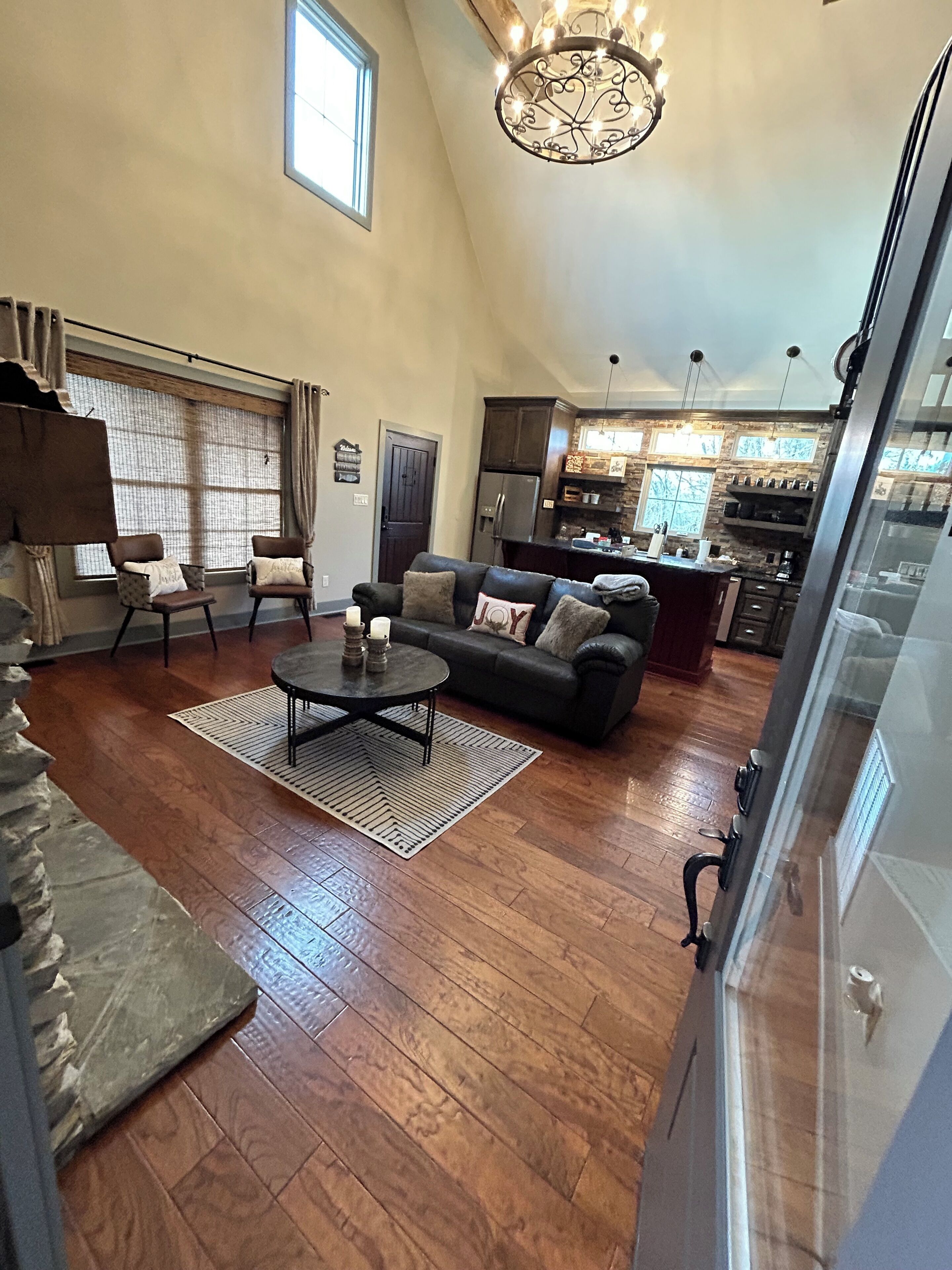 Smart TV, fireplace, DVD player, books