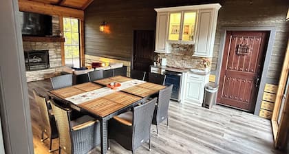 The Retreat at Eagles Landing. Cozy cabin in a beautiful and gated neighborhood,