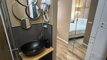Blackout curtains, iron/ironing board, free WiFi