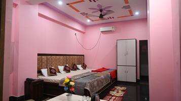 Family Double or Twin Room | Laptop workspace, free WiFi