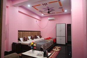 Family Double or Twin Room | Laptop workspace, free WiFi