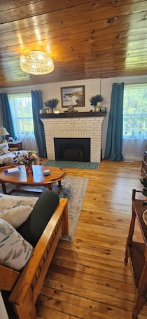 Interior. 3-bedroom bungalow in charming Carter's Point with AC, WiFi. Close to beach.