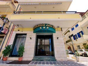 Front of property - Albergo delle Rose (Bagnara Calabra)
