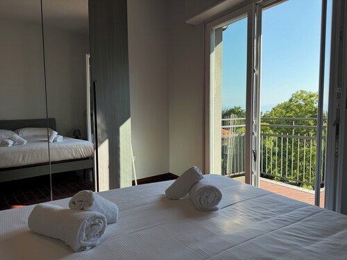 Spacious and bright 3 and a half apartment with parking space, Wi-fi and wonderful balcony