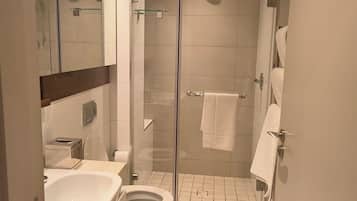 Bruser, hårtørrer, håndklæder, Sæbe