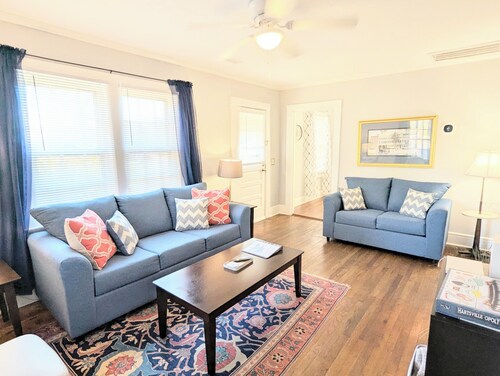Cozy Blue Cottage 2BR/1BA