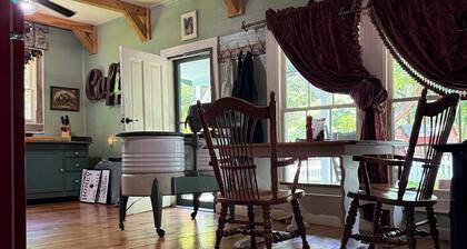 Eclectic Edition 2 bedroom Historic Farmhouse circa 1885
No Ghosts Serene Vale