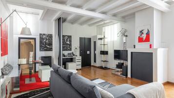 TV, DVD player, books, stereo