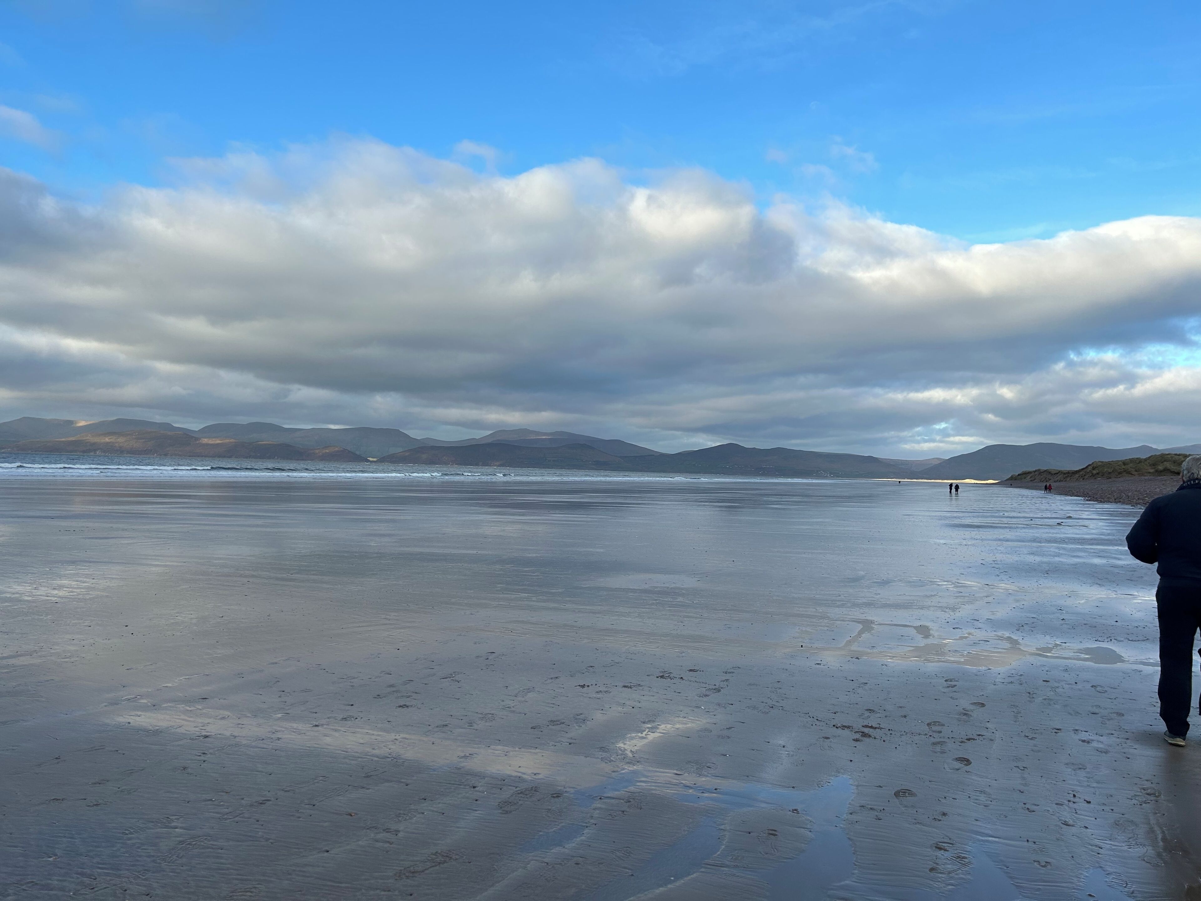 Nær stranden og strandhåndklær