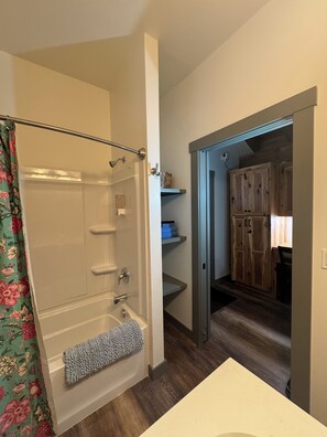 Hårføner og håndklær