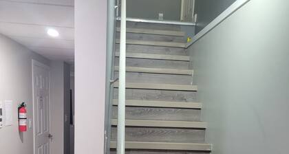 Winnipeg Radiant Home - A peaceful neighborhood with separate entrance