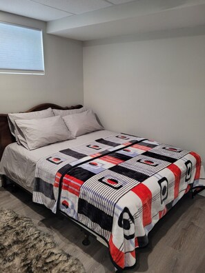 1 habitación, caja de seguridad en la habitación y escritorio 