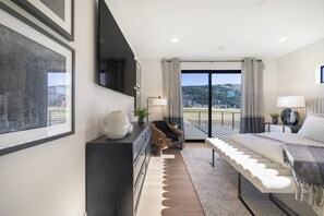 6 bedrooms, in-room safe, iron/ironing board, WiFi