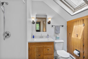 Dusche, Haartrockner, HandtĂŒcher, Seife