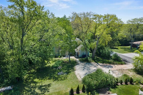 Spacious Master Suite in Peaceful Wooded Farmhouse—Your Home Away from Home