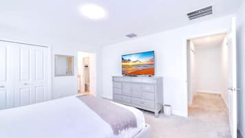 4 habitaciones, tabla de planchar con plancha, wifi y ropa de cama