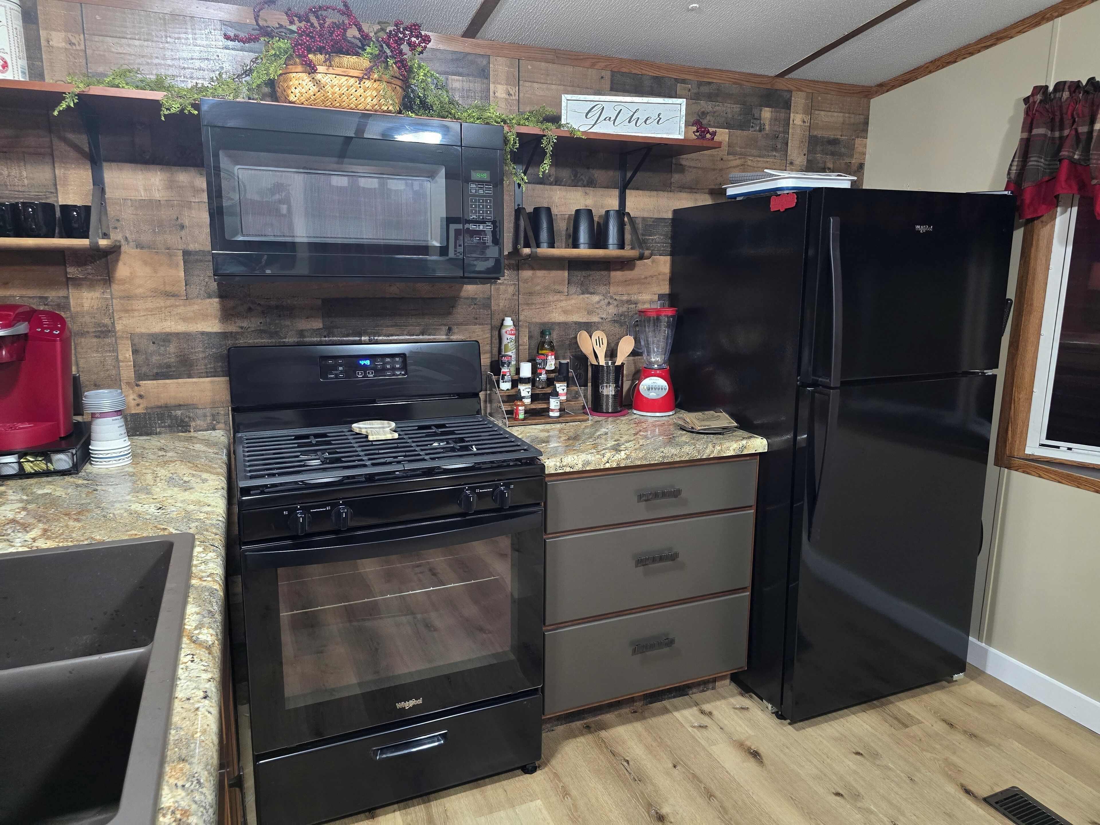 Refrigerador, microondas, horno y parrilla de estufa 