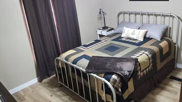 2 bedrooms, iron/ironing board, free WiFi, bed sheets