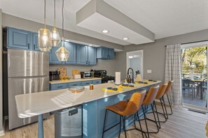 Fridge, microwave, oven, stovetop - 3BD Family Retreat - 4 Mins to UND - Yard Games (South Bend)