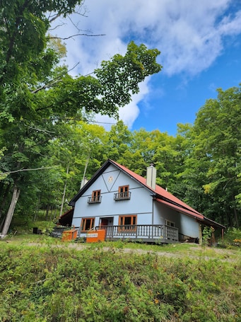 Exterior. Peaceful Updated Chalet across street from Ski Brule --Right Side