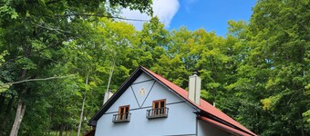 Peaceful Updated Chalet across street from Ski Brule --Right Side