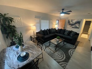 Living area - Charming 3-bedroom, newly renovated modern decor home in Akron,Goodyear Heights (Akron)